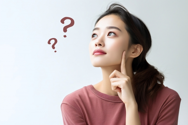 疑問抱く女性